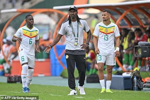 Senegal s head coach Aliou Cisse (C) reacts during the Africa Cup of Nations (CAN) 2024 group C football match between Senegal and Gambia at Stade Charles Konan Banny in Yamoussoukro on January 15, 2024. (Photo by Issouf SANOGO / AFP) (Photo by ISSOUF SANOGO/AFP via Getty Images)