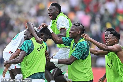 Senegal s players celebrates scoring their team s third goal during the Africa Cup of Nations (CAN) 2024 group C football match between Senegal and Gambia at Stade Charles Konan Banny in Yamoussoukro on January 15, 2024. (Photo by Issouf SANOGO / AFP) (Photo by ISSOUF SANOGO/AFP via Getty Images)