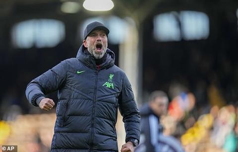 Liverpool s manager Jurgen Klopp celebrates at the end of the English Premier League soccer match between Fulham and Liverpool at Craven Cottage stadium in London, Sunday, April 21, 2024. (AP Photo/Kirsty Wigglesworth)