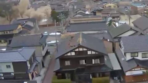 سوّاه بالأرض.. فيديو يرصد لحظة انهيار منزل جراء