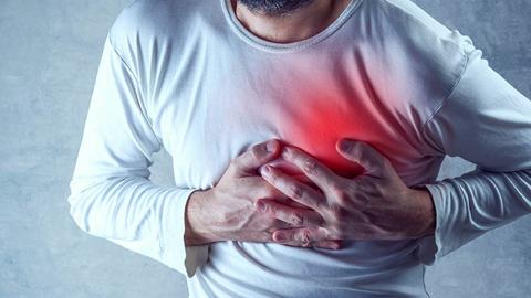 أعراض النوبة القلبية.. 4 علامات تصدر من المعدة