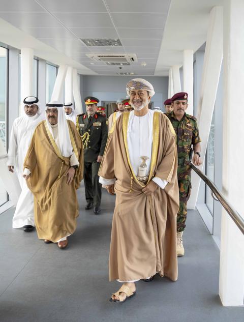 أمير دولة الكويت يغادر سلطنة عُمان