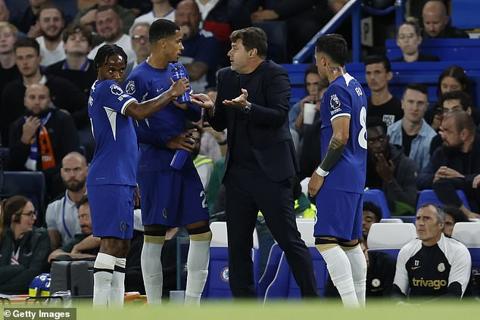 As a result, Mauricio Pochettino (centre) secured his first win since taking over at Chelsea