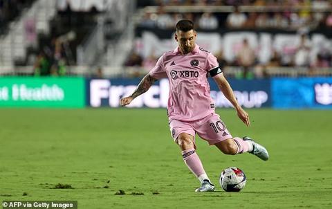 Lionel Messi shoots against Nashville in the second half of Inter Miami s game on Wednesday