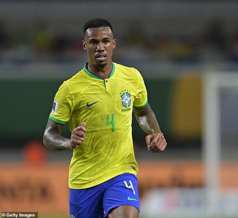 Arsenal s Gabriel Magalhaes appeared to suffer an injury during his debut for Brazil