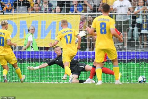 Ukraine talisman Oleksandr Zinchenko (centre) scored the opening goal after 26 minutes following a brilliant counter-attack