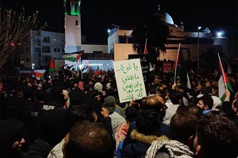 شاهد: صدى مظاهرات الأردن أمام سفارة الاحتلال