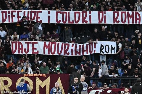 He generally remained popular with Roma supporters following their European success, with one banner above reading: Whoever defends the colours of Rome is our ally. Go Mourinho 