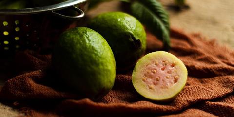 هل الجوافة قبل النوم تزيد الوزن؟