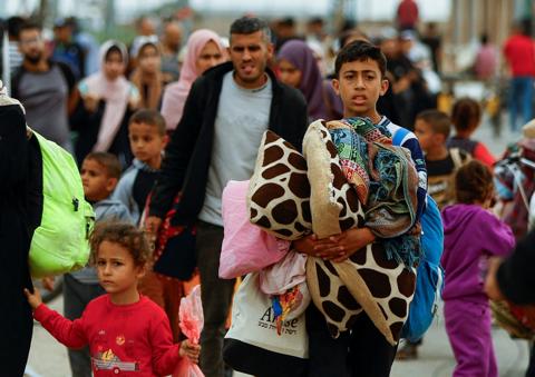نازحون من شمال غزة لجنوبها - رويترز