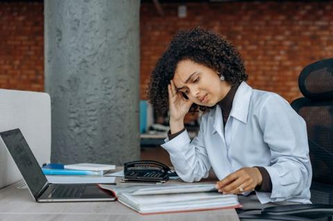 2-تعتبر حالة فقدان التركيز في العمل مقلقة عندما تؤثر بشكل كبير على أداء الموظف وإنتاجيته-(بيكسلز)