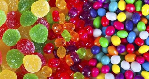 طبيب عماني: احذروا حلويات الأطفال