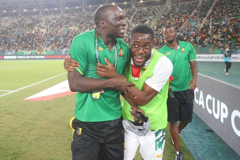 الكاميرون تحقق فوزًا مثيرًا على جامبيا وتبلغ