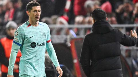 Barcelona player ratings vs Royal Antwerp: Where did Robert Lewandowski go? Striker anonymous and Oriol Romeu dreadful as Xavi s dire side are deservedly beaten in Belgium | Goal.com