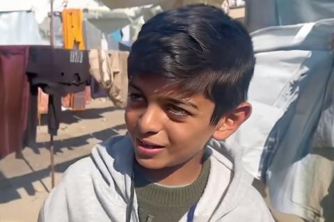 نيوتن غزة.. الطفل حسام العطار يضيء عتمة مخيم النزوح | أخبار | الجزيرة نت
