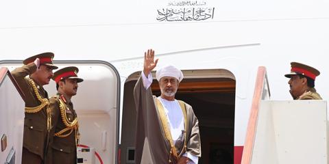 جلالة السلطان المعظم يغادر جمهورية الهند “فيديو”