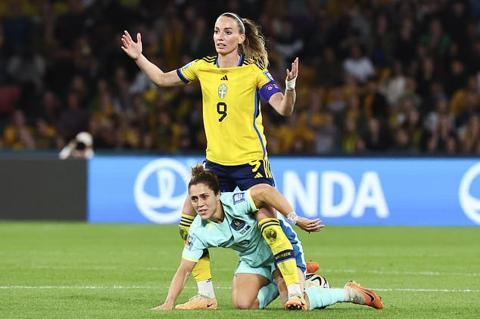 Sweden s Kosovare Asllani, top, reacts after a collision with Australia s Katrina Gorry during the Women s World Cup third place playoff soccer match between Australia and Sweden in Brisbane, Australia, Saturday, Aug. 19, 2023. (AP Photo/Tertius Pickard)