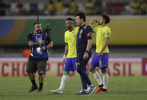 Brazil s Neymar, center, and Brazil s coach Fernando Diniz leave the pitch after a qualifying soccer match for the FIFA World Cup 2026 against Bolivia at Mangueirao stadium in Belem, Brazil, Friday, Sept. 8, 2023. Brazil won 5-1. (AP Photo/Bruna Prado)