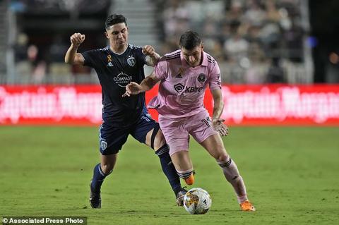 Sporting Kansas City midfielder Felipe Gutierrez, left, and Inter Miami forward Robbie Robinson battle for the ball, Saturday, Sept. 9, 2023, during the first half of an MLS soccer match in Fort Lauderdale, Fla. (AP Photo/Wilfredo Lee)