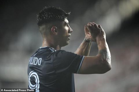 Sporting Kansas City forward Alan Pulido celebrates with fans after scoring a goal, Saturday, Sept. 9, 2023, during the second half of an MLS soccer match against Inter Miami in Fort Lauderdale, Fla. (AP Photo/Wilfredo Lee)