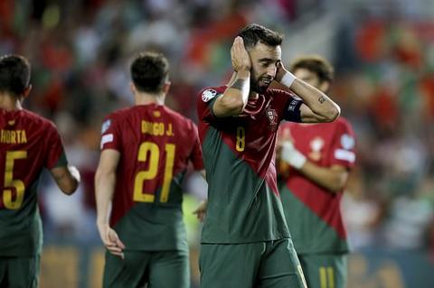 Portugal s Bruno Fernandes reacts after scoring his side s eighth goal during the Euro 2024 group J qualifying soccer match between Portugal and Luxembourg at the Algarve stadium outside Faro, Portugal, Monday, Sept. 11, 2023. (AP Photo/Joao Matos)