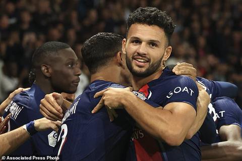 PSG players celebrate with Goncalo Ramos, right, who scored his side s third goal during the French League One soccer match between Paris Saint Germain and Olympique de Marseille at Parc des Princes stadium in Paris, France, Sunday, Sept. 24, 2023. (AP Photo/Aurelien Morissard)