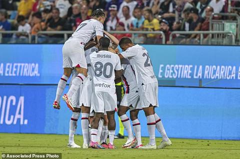 Milan players celebrate after Milan s Ruben Loftus-Cheek scored their side s third goal of the game during the Serie A soccer match between Cagliari and AC Milan at the Unipol Domus stadium in Cagliari, Italy, Wednesday Sept. 27, 2023. (Gianluca Zuddas/LaPresse via AP)