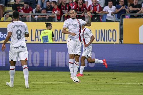 Milan s Noah Okafor celebrates after scoring their side s first goal of the game during the Serie A soccer match between Cagliari and AC Milan at the Unipol Domus stadium in Cagliari, Italy, Wednesday Sept. 27, 2023. (Gianluca Zuddas/LaPresse via AP)