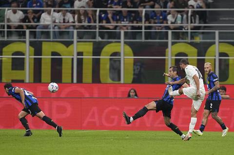 Sassuolo s Domenico Berardi, second right, scores his side s second goal during the Serie A soccer match between Inter Milan and Sassuolo at the San Siro Stadium, in Milan, Italy, Wednesday, Sept. 27, 2023. (AP Photo/Antonio Calanni)