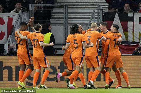 Netherlands Joey Veerman celebrates with teammates after scoring his sides first goal during the international friendly soccer match between Germany and Netherlands at the Deutsche Bank Park in Frankfurt, Germany on Tuesday, March 26, 2024. (AP Photo/Martin Meissner)