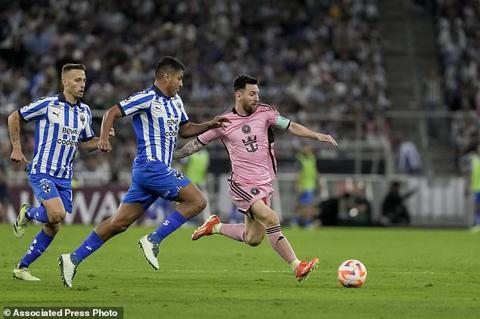 Inter Miami s Lionel Messi, right, tries control the ball past Monterrey s Luis Romo during a CONCACAF Champions Cup quarter final second leg soccer match at the BBVA stadium in Monterrey, Mexico, Wednesday, April 10, 2024. (AP Photo/Eduardo Verdugo)