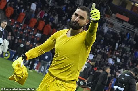 PSG s goalkeeper Gianluigi Donnarumma celebrates after the French League One soccer match between Lorient and Paris Saint-Germain at the Moustoir stadium in Lorient, Brittany, western France, Wednesday, April 24, 2024. (AP Photo/Michel Euler)