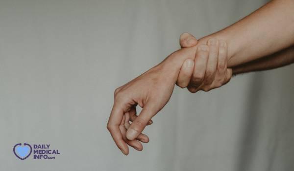 أسباب وأعراض جلطة اليد (الذراع أو الأصابع) وعلاجها
